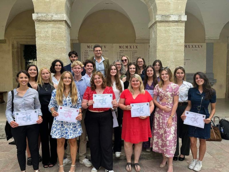 Les étudiants du DJCE Caen lors de la remise des certificats de spécialité